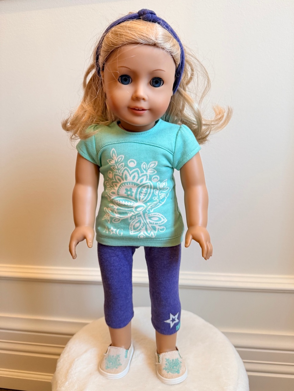 AMERICAN GIRL Blonde Blue Eyed Doll Wearing Retired Tropical Bloom Outfit